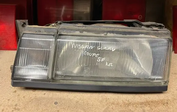 Nissan Sunny Headlight/headlamp 11063210 11063209