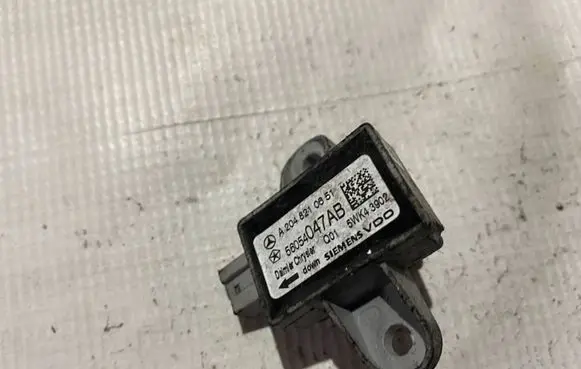 Mercedes-Benz C W204 Airbag deployment crash/impact sensor a2048210651 2048210651