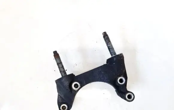 Ford Mondeo MK IV Engine mounting bracket