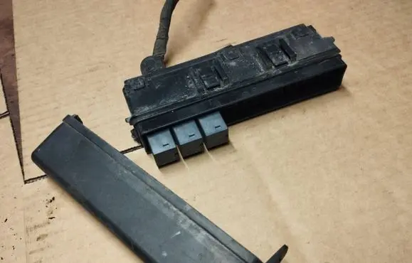 Chrysler Sebring (ST-22 - JR) Fuse module