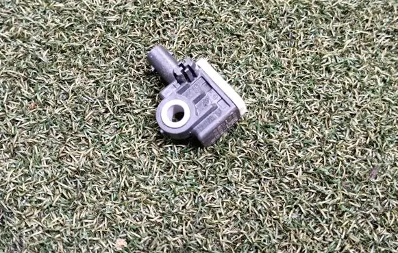 Porsche Cayenne (9Y0 9Y3) Airbag deployment crash/impact sensor 971907651