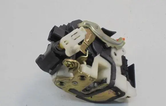 Mitsubishi Lancer Rear door lock