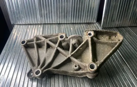 Renault Scenic III - Grand scenic III Generator/alternator bracket 8200100148