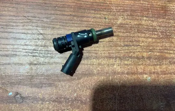 Mercedes-Benz B W245 Fuel injector A0000788749