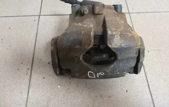 Volkswagen Multivan T5 Front brake caliper