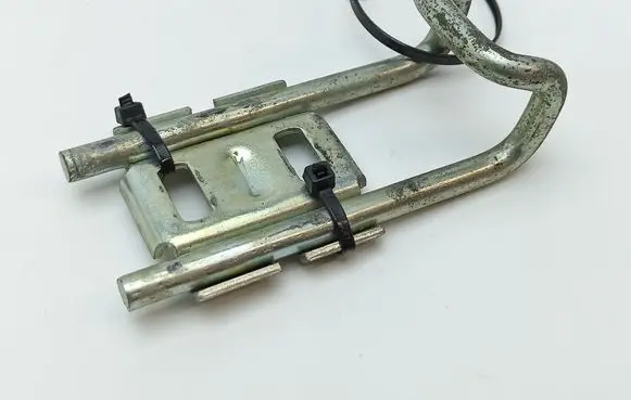 Jaguar XJS Trunk lock loop 