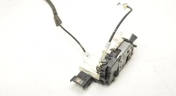 Peugeot 5008 Front door lock PSA825158