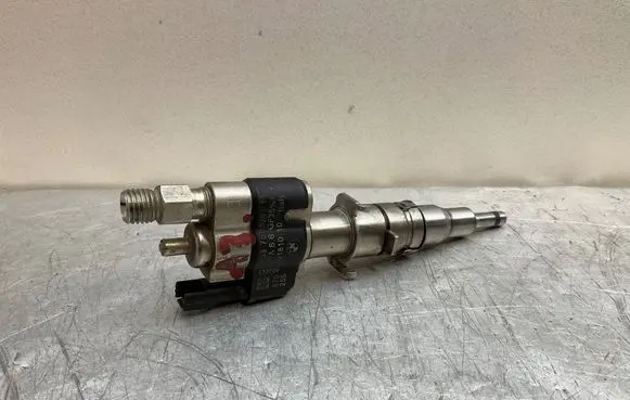BMW 6 F12 F13 Fuel injector 7585261 10181010 PA66GF35