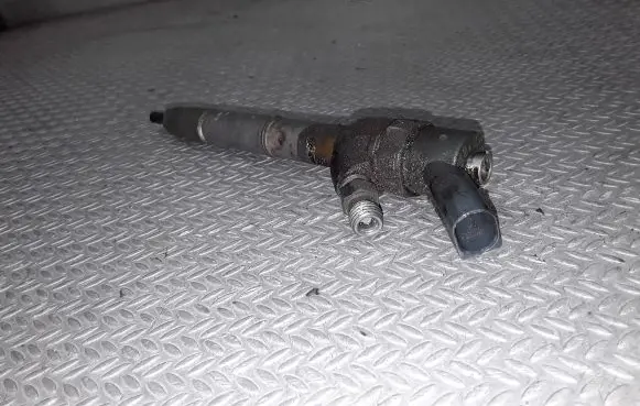 Mercedes-Benz A W168 Fuel injector 0445110015