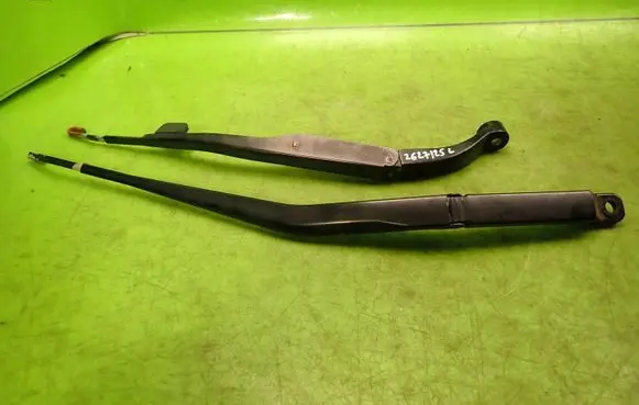Honda Accord Front wiper blade arm 