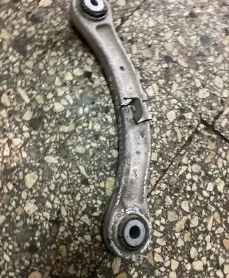 Volkswagen Touareg I Rear upper control arm/wishbone
