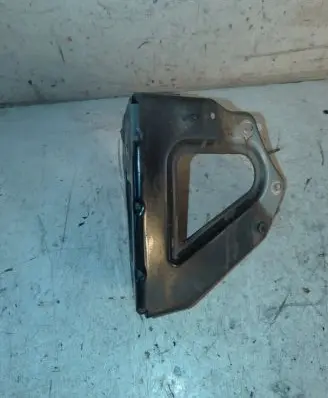 Audi A6 S6 C6 4F Fender mounting bracket 4F0821135
