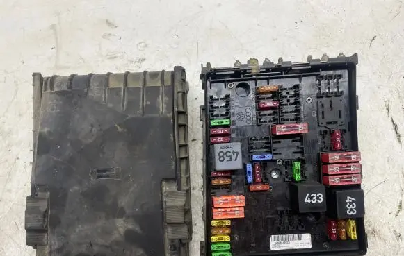 Skoda Octavia Mk2 (1Z) Fuse box set 0452514982E 20041216 1K0937124K
