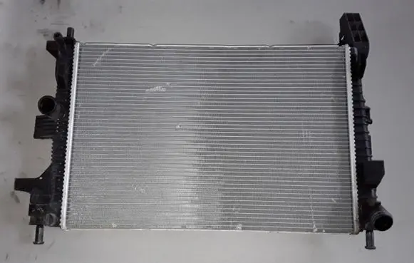 Ford Kuga II Coolant radiator DV618C342LE