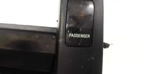 Passenger airbag on/off switch