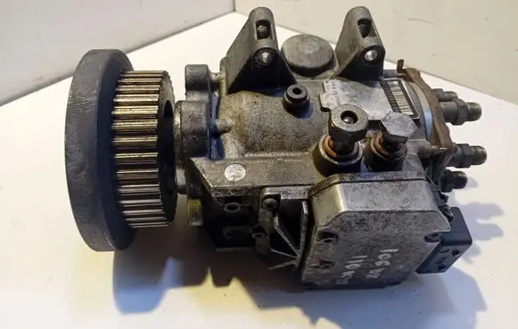 Audi A4 S4 B5 8D Fuel injection high pressure pump 049813230109
