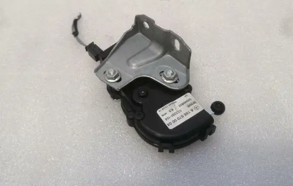 Mercedes-Benz GLS X166 Rear door window regulator motor A1666700004