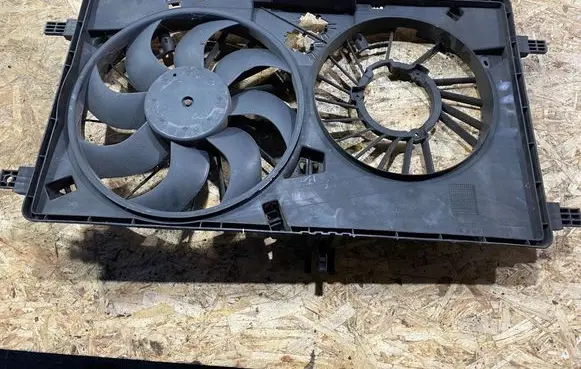 Renault Master III Radiator cooling fan shroud 214815872R