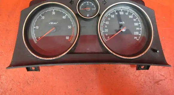 Opel Zafira B Speedometer (instrument cluster) 13308999
