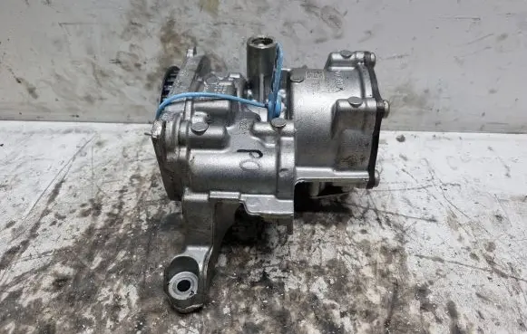 Volkswagen PASSAT B8 Oil pump 04L145208K