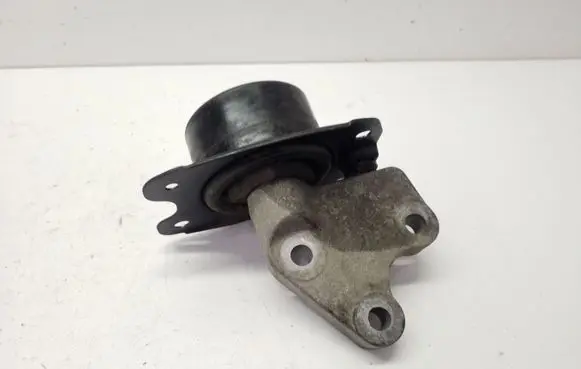 Chevrolet Captiva Engine mount bracket H60077A