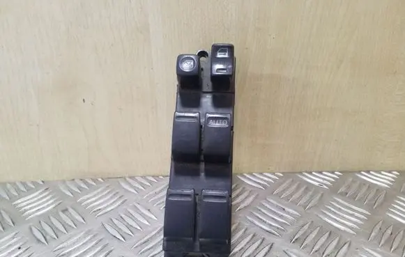 Nissan X-Trail T30 Electric window control switch