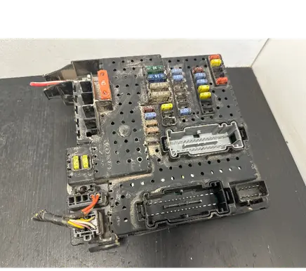 Volvo XC70 Fuse module 30728512 05W424 28017881