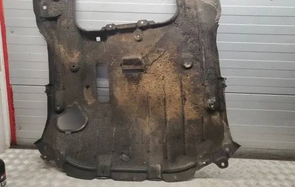 Chrysler Pacifica Engine splash shield/under tray