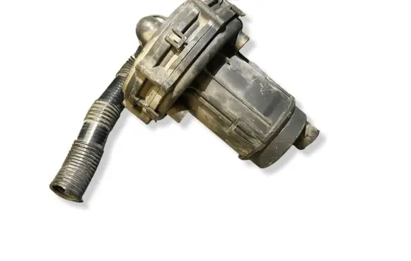 Volkswagen Golf IV Secondary air pump 078906601D 078906