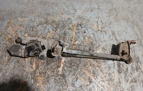 Mitsubishi Colt Front wiper linkage and motor 8250A231 AE1593001501