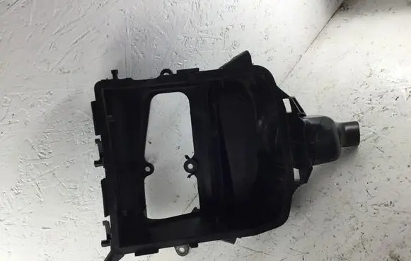 Mercedes-Benz ML W166 Air filter box A1668300140