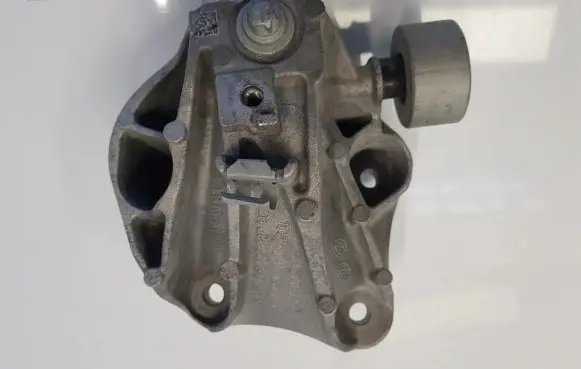 BMW 7 G11 G12 Engine mount bracket