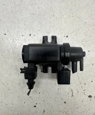 BMW 7 E65 E66 Turbo solenoid valve 7796634 70057900