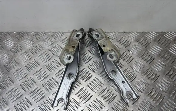 Skoda Rapid (NH) Engine bonnet/hood hinges 5JA823302A 5JA823301A