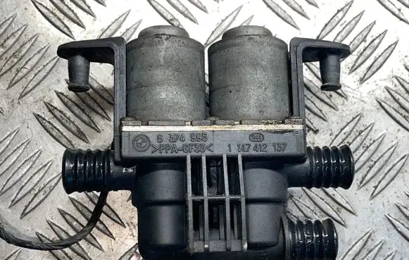 BMW 5 E39 Coolant heater control valve 1147412137 8374995