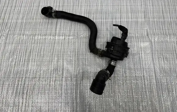Maserati Grecale Water pump 52115758