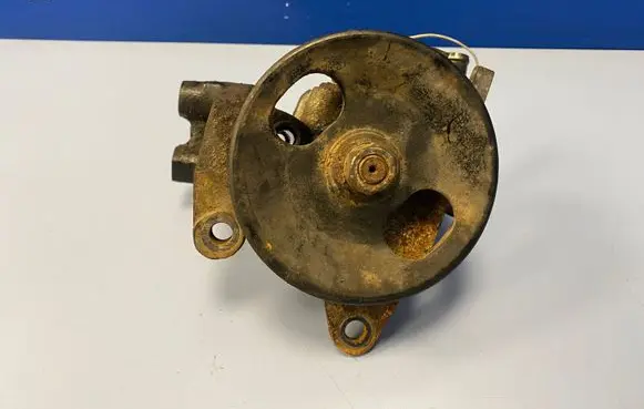 KIA Shuma Power steering pump 0K2N232600