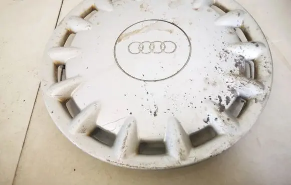 Audi A6 S6 C5 4B R15 wheel hub/cap/trim 8d0601147b