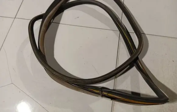 Audi A6 S6 C4 4A Rubber seal front coupe door 