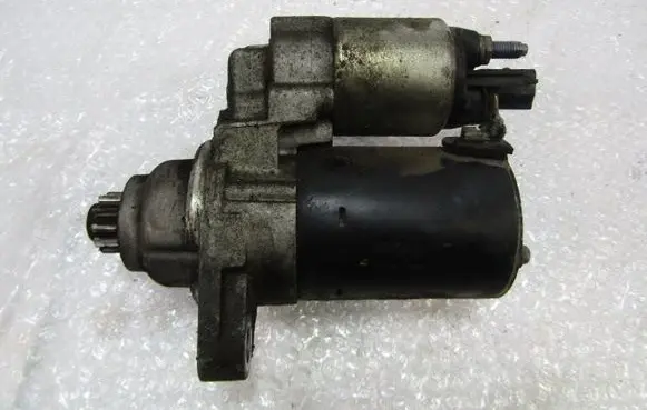 Skoda Fabia Mk2 (5J) Starter motor 02Z911024A