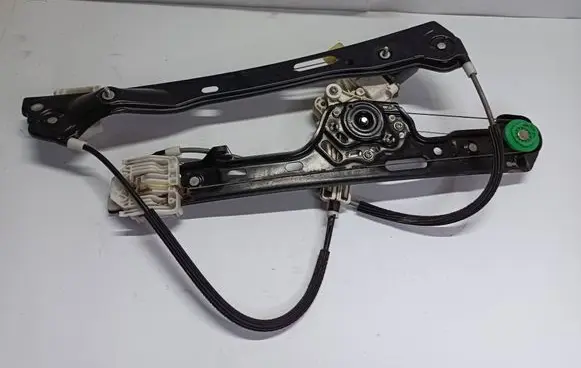 BMW 1 E81 E87 Front door window regulator with motor 7067796 7138466
