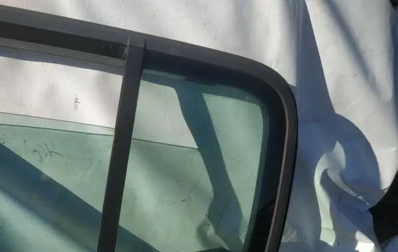Renault Megane II Rear vent window glass as2
