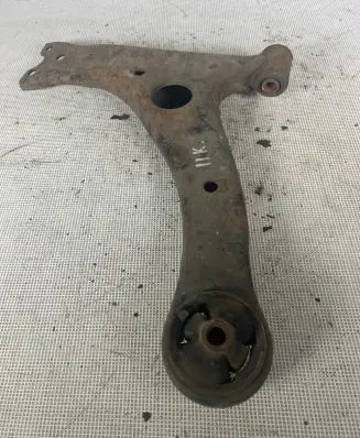 Toyota Prius (XW20) Front lower control arm/wishbone