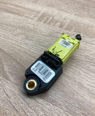 Toyota Auris 150 Airbag deployment crash/impact sensor 8983102060 WITHPLUG