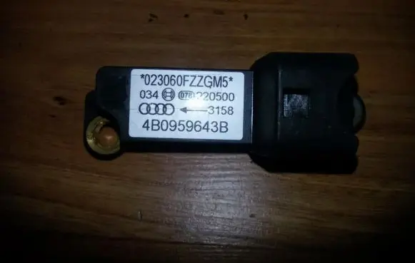 Audi A6 S6 C5 4B Airbag deployment crash/impact sensor 4B0959643B