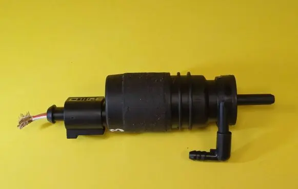 Volkswagen Phaeton Windscreen/windshield washer pump 1J0973722