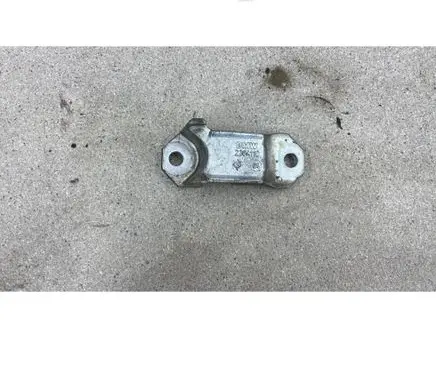 BMW M6 Sway bar bush bracket, front 2284110 31352284110
