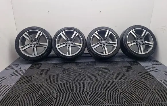 Audi A4 S4 B9 8W R18 alloy rim 8W0601025M