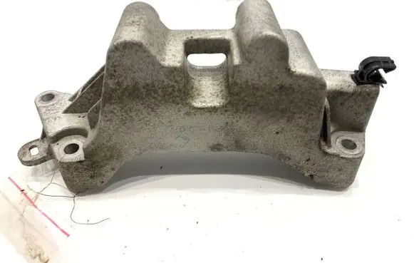Citroen C4 II Engine mounting bracket 9676523180