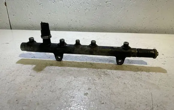 Volvo V40 Fuel main line pipe 8200347176 043043L 0445214024